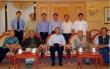 2004年与（前排左起）郁风、丁聪、中联部马文普副部长、黄苗子、沈俊先生
